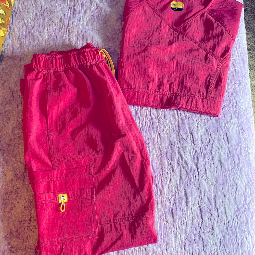 Scrub set